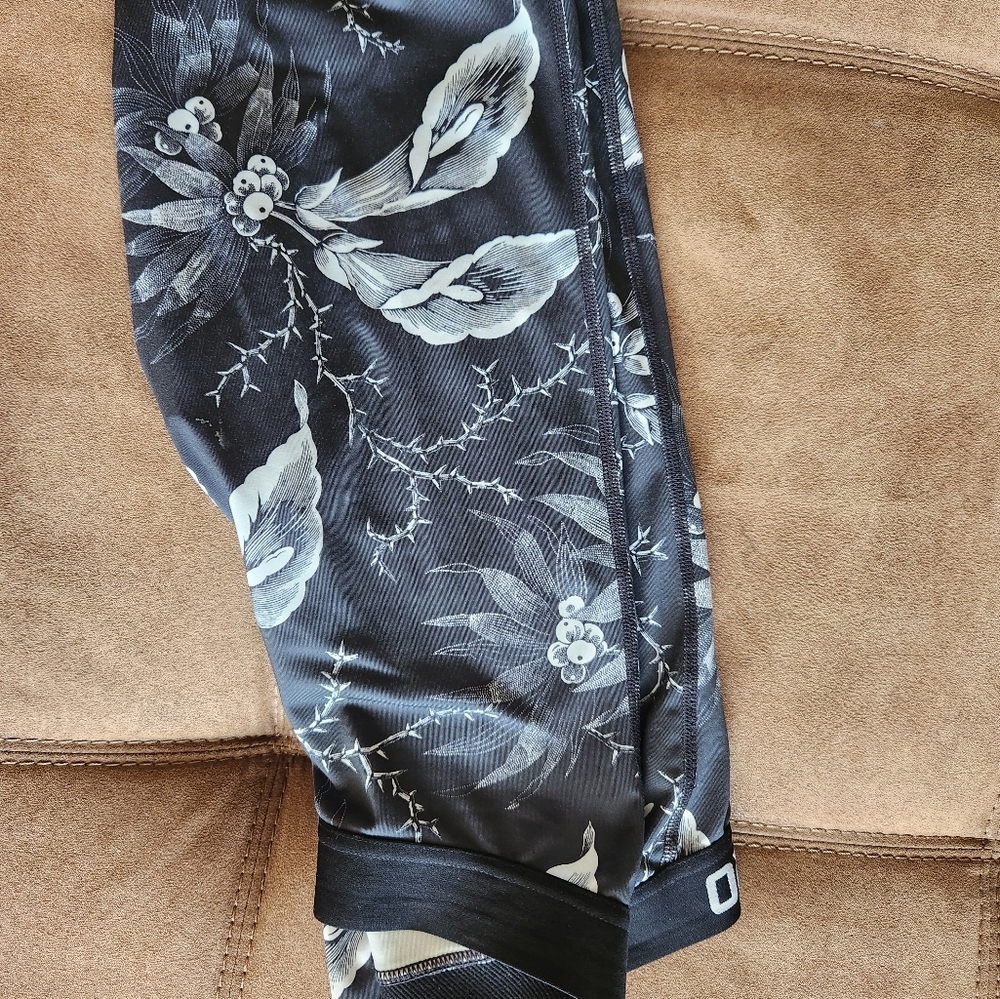 Nike - Picture 3 of 3